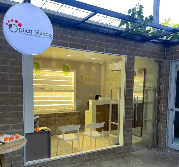 Fachada de Óptica Luz, punto de experiencia Medicina Integral en Montería